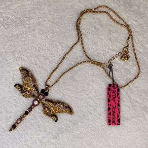 GORGEOUS Dragonfly Necklace